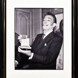Artysta nieznany &mdash; Salvador Dali after receiving a medal 