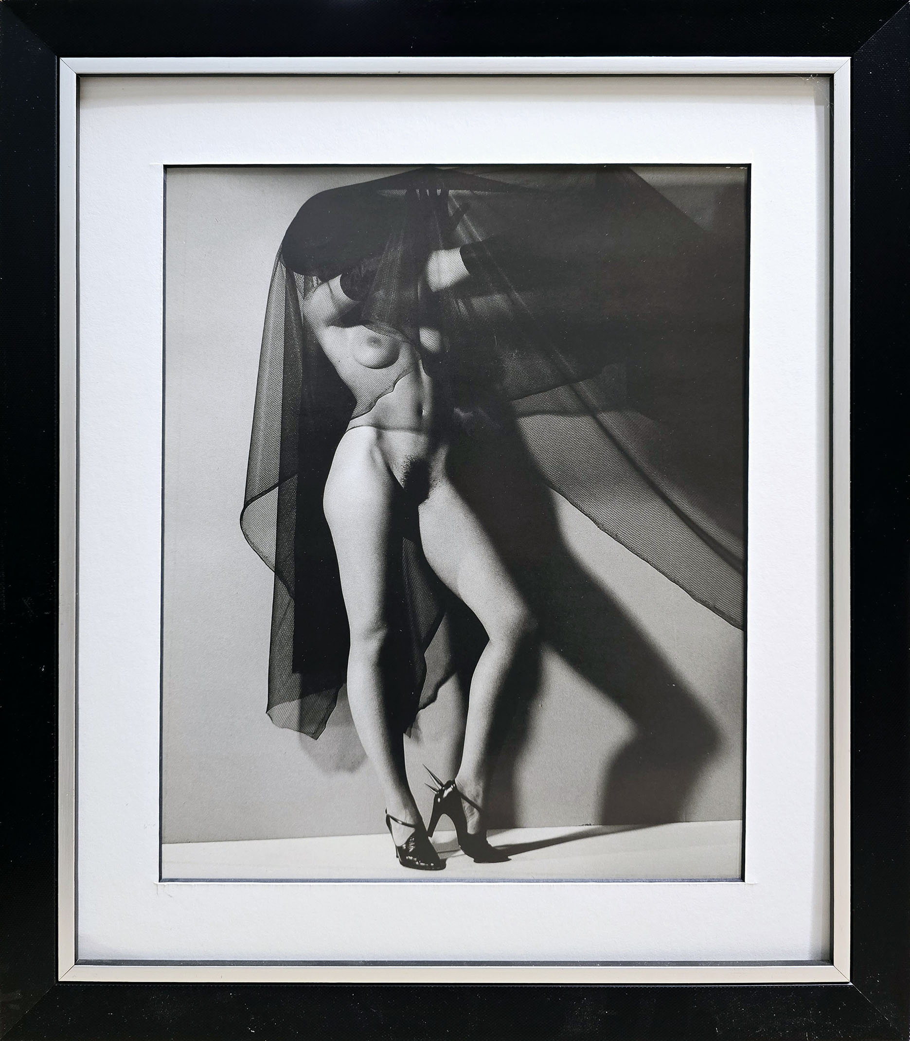 DAMA W CZARNYM WELONIE &mdash; Artysta nieznany