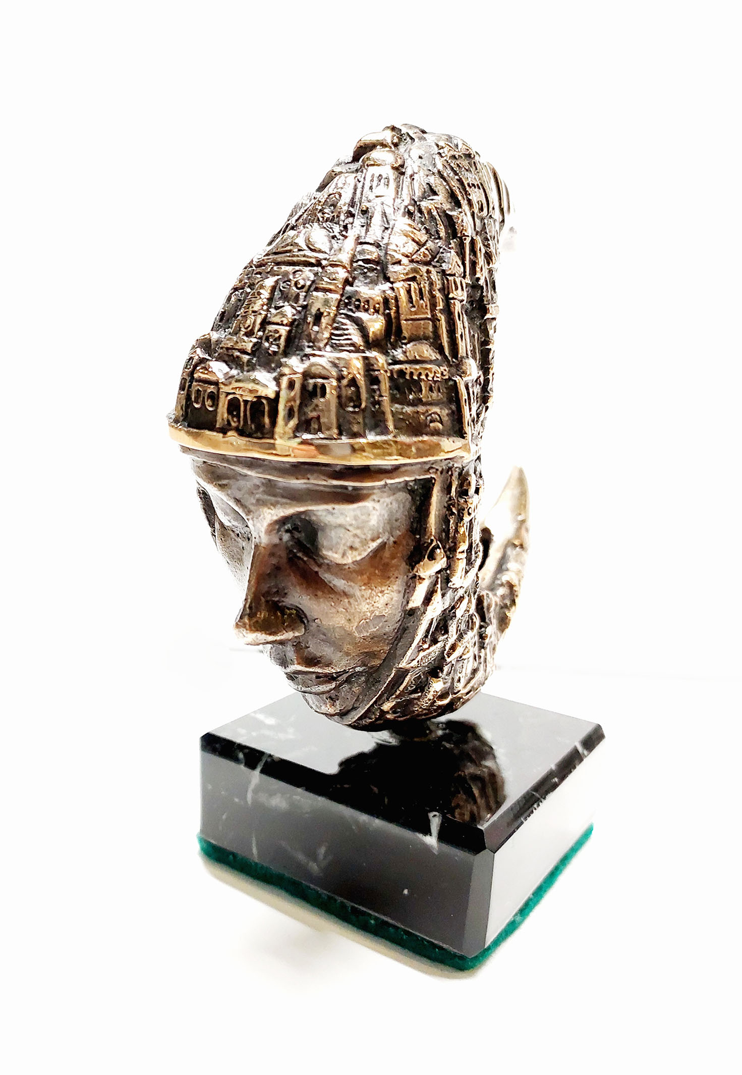 Moon (12 cm na postumencie z kamienia) &mdash; Tomasz Sętowski