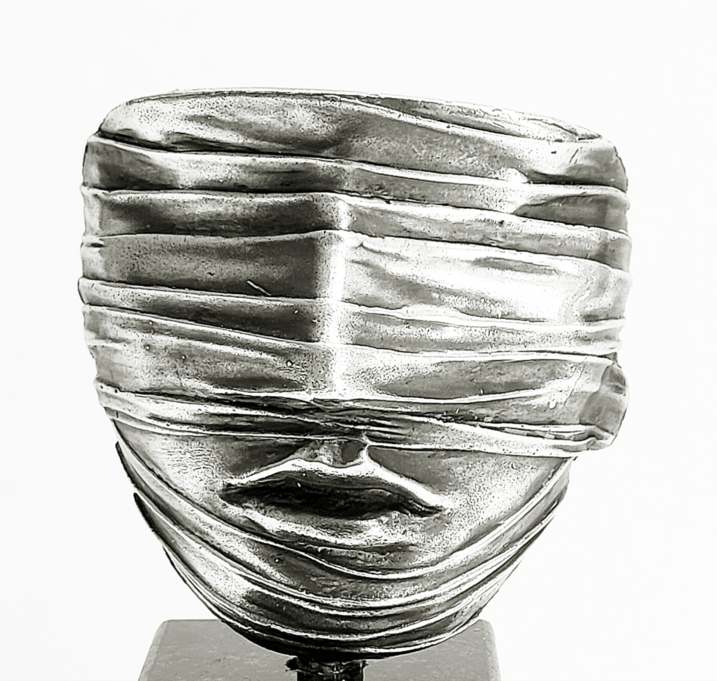 Twarz zawoalowana &mdash; Igor Mitoraj